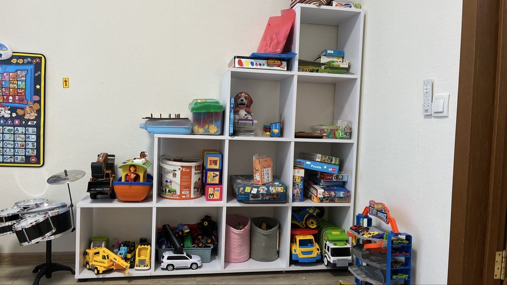 Стелаж для іграшок