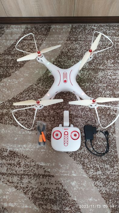 Квадрокоптер Syma X8