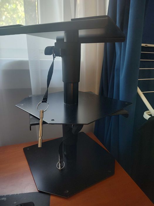Statywy pod monitory studyjne