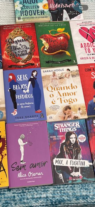 Livros variados em bom estado