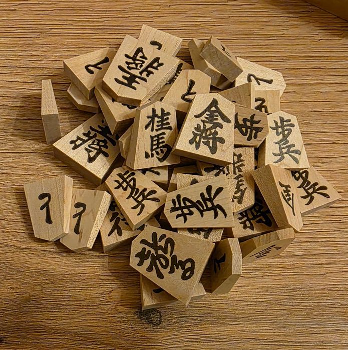 Drewniane figury shogi