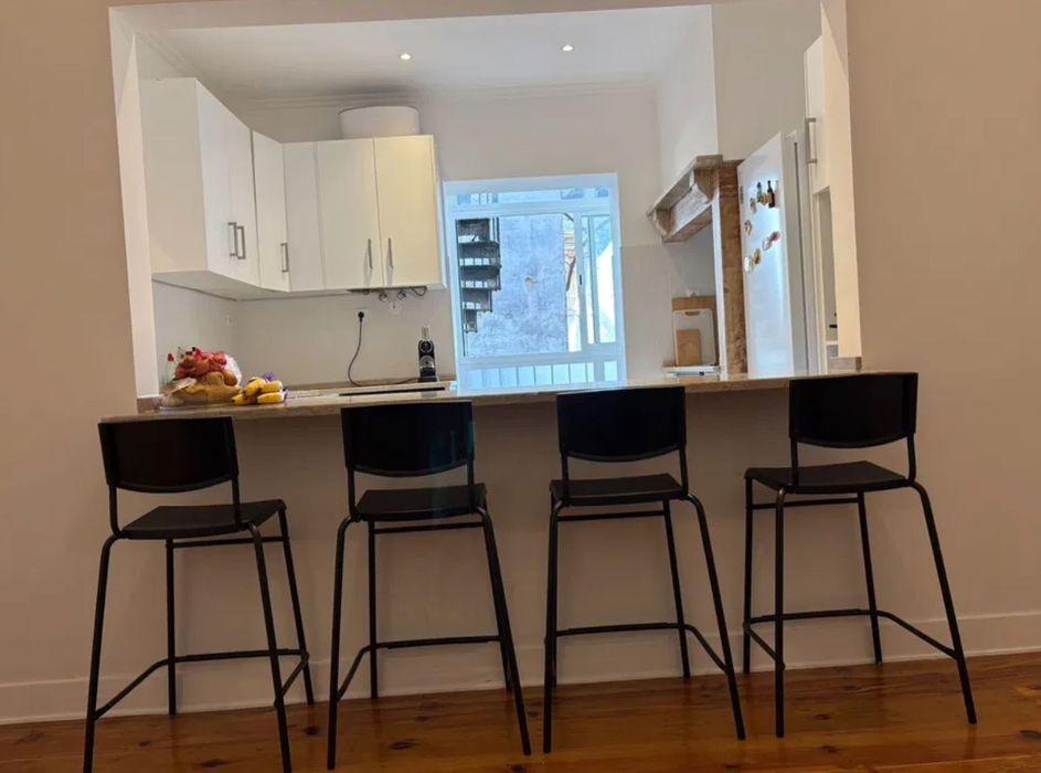 Bancos de bar IKEA pretos (4 peças) como novos