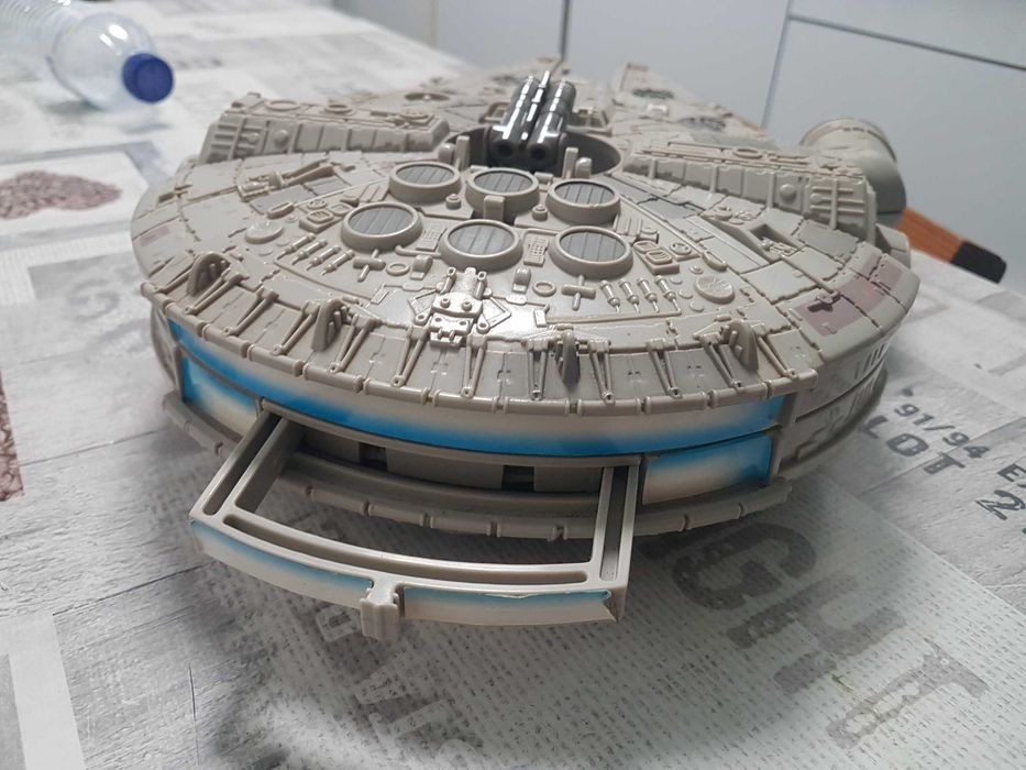 Nave Falcon star wars lucas film de 1995