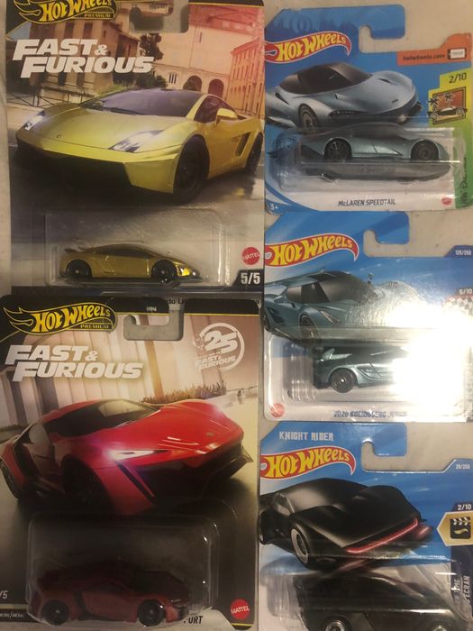 Hotwheels 5-osobnych w zestawie.