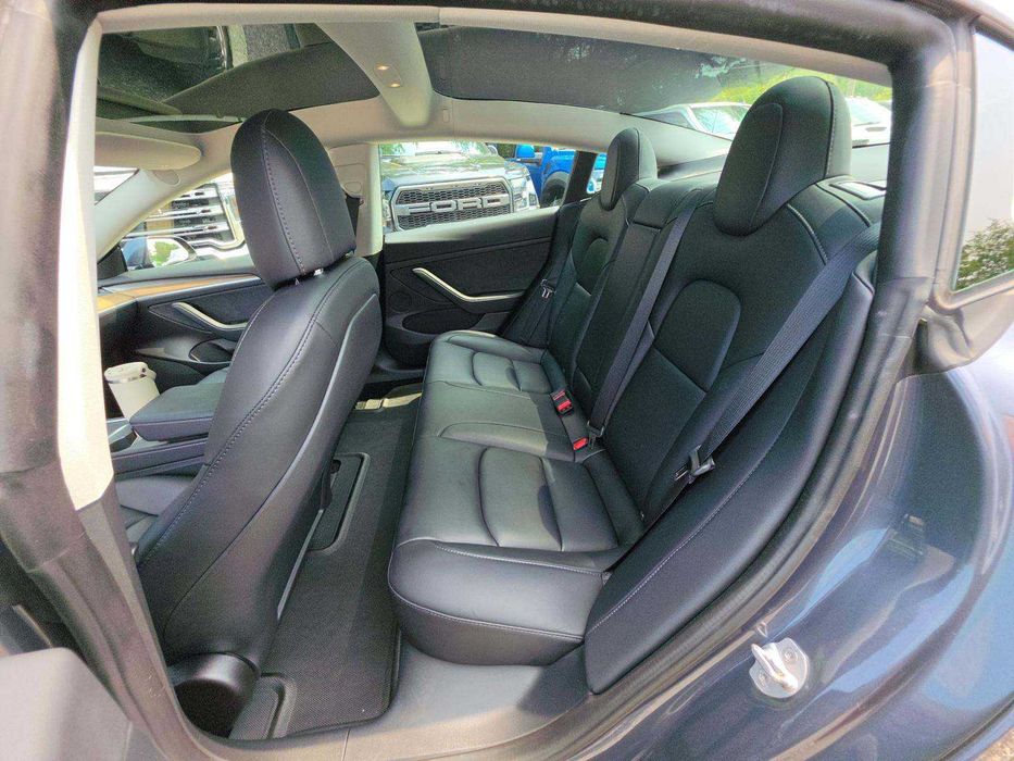 Продається Tesla Model 3 Long Range 2023 року.