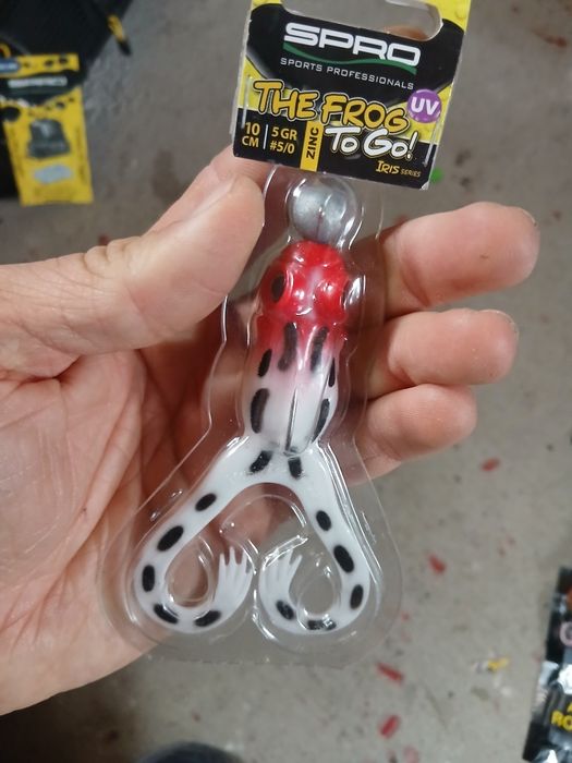 Nowa guma wędkarska spro . Żaba 10cm uzbrojona