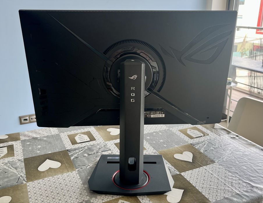 Vendo monitor gaming ASUS ROG Strix XG27ACS em excelente estado, ideal para gaming competitivo e produtividade.