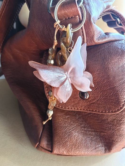 Bag charm artesanal borboleta