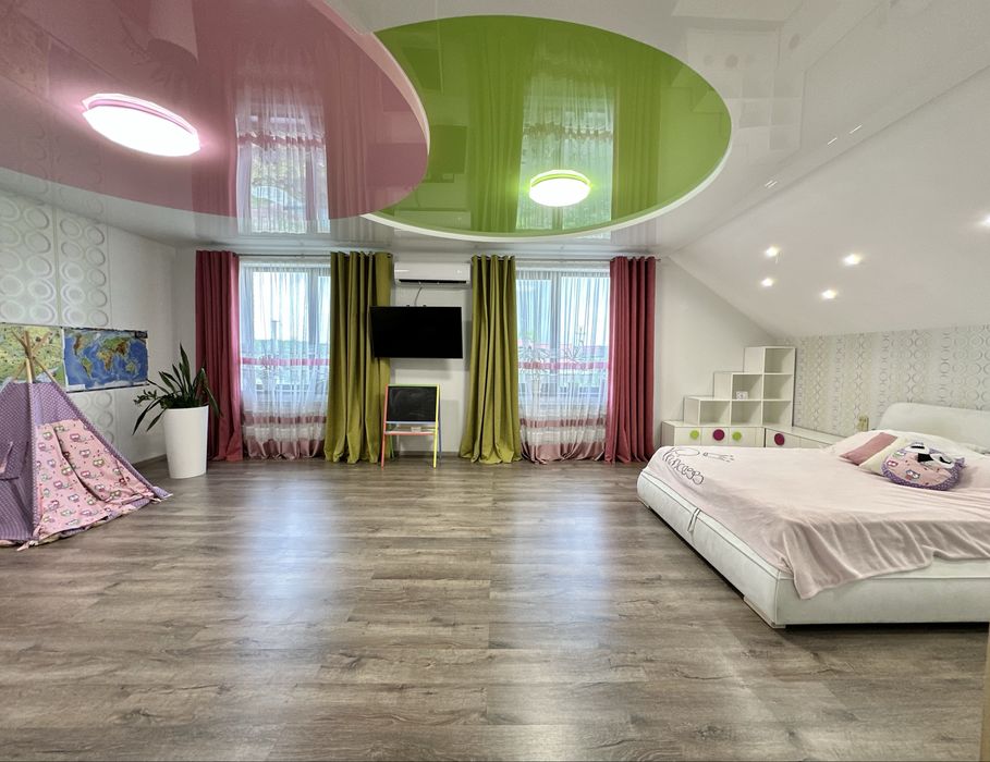 Продам добротный 2-х эт. дом 285 м2 в Обуховке, озеро Попасное, лес