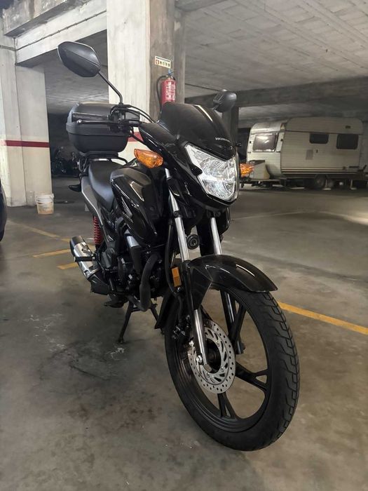 Honda CB125F 2023 | 7.077 km | Baú Givi + suporte telemóvel