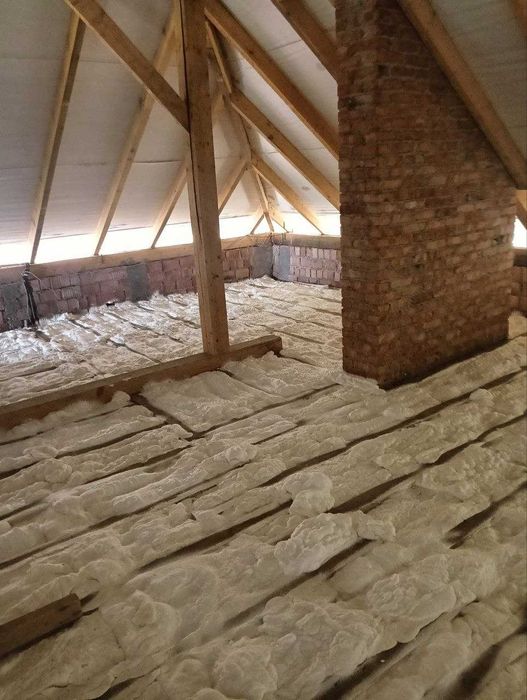 Утеплення ППУ будинку/мансарди напилення пінополіуретаном