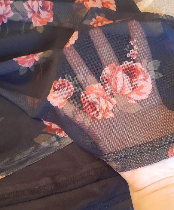 Платье в цветочек Stradivarius