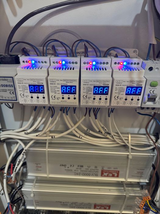 Elektryk Warszawa, Podlaczenie plyty, Naprawa usterek, Montaż osprzetu