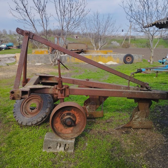 Продам плуг ПЛМ 4-35