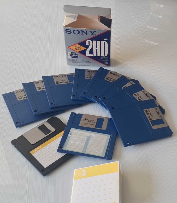 Conjunto de 8 Disquetes SONY 3"1/2 (3,5'') na Caixa Vintage com Oferta