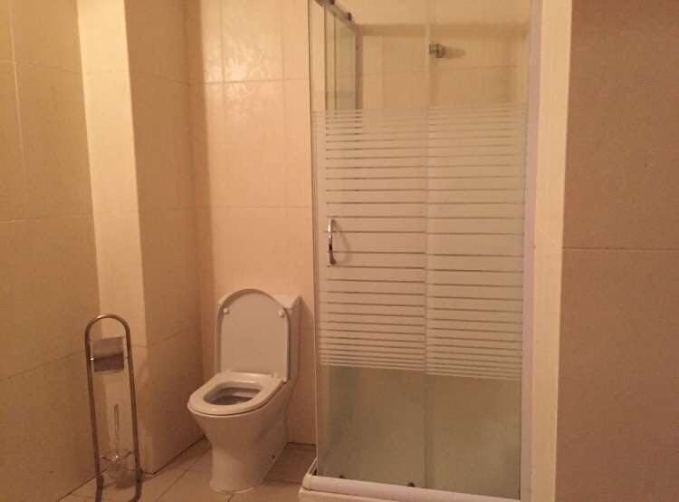 Alugo quarto a estudante