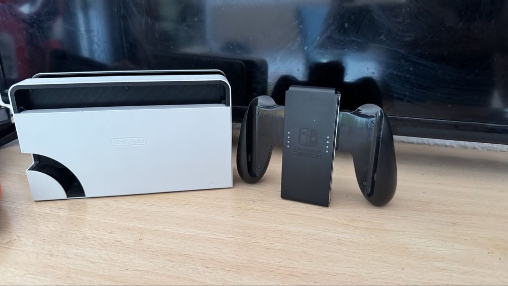 Nintendo Switch OLED Branca + Acessórios • Excelente Estado