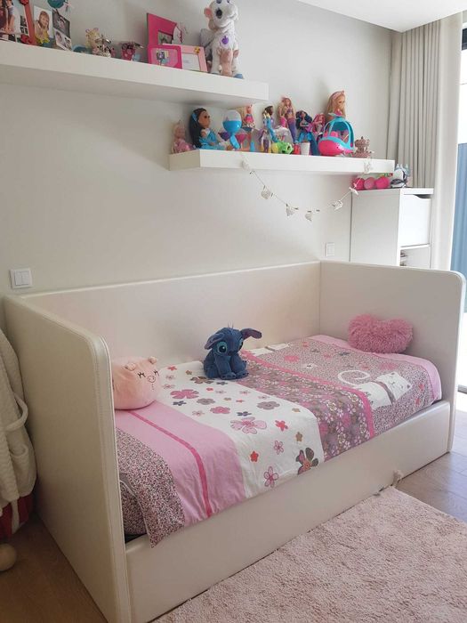Cama solteiro Branca com estrado elevatório e colchão 90x190