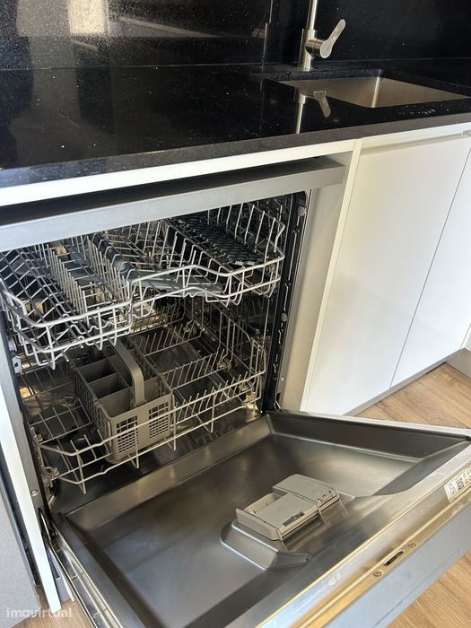 T2 Novo, c/ terraço,suíte e cozinha equipada,perto do Centro de Braga!