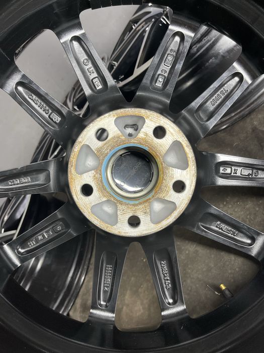Диски R18 5x114.3 Et40 8J. Toyota Camry Corolla Avalon Hyundai Santa F