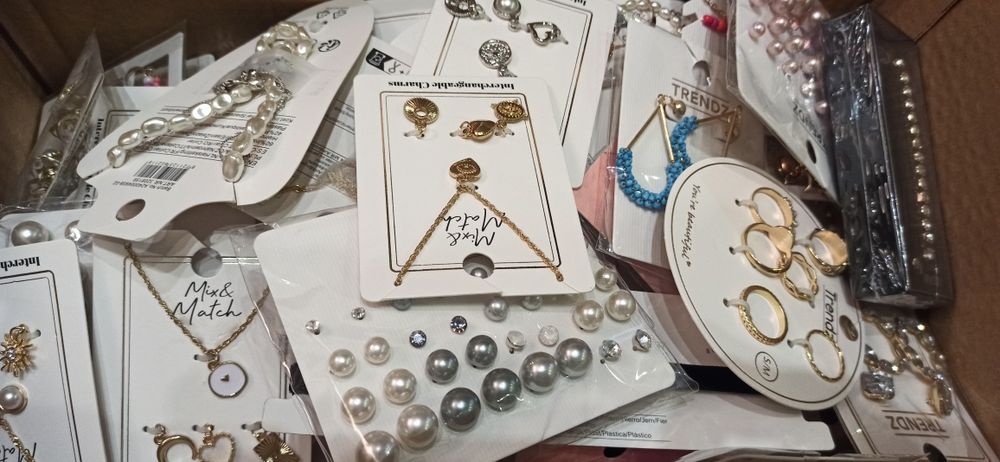 Mix biżuterii 100 opakowań