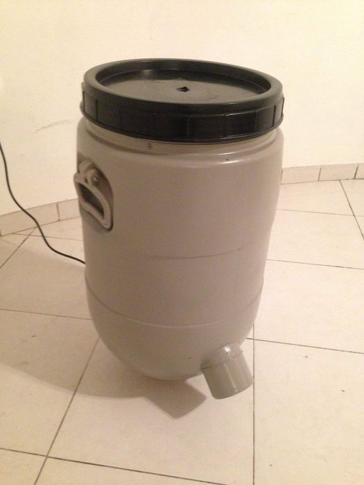 Alimentador Automático para cães, gatos, cavalos, aves, peixes, etc.