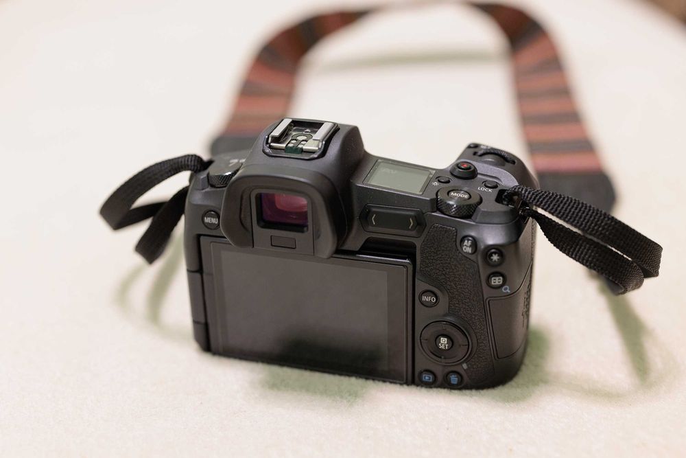 Фотоапарт Canon EOS R в ідеальному стані