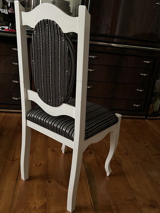 Стільці дубові. В стані нових