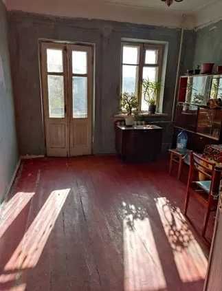 Продам в п. Эсхар 3 комнатную квартиру  (6500 у.е.)