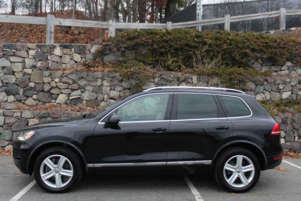 Volkswagen Touareg Lux      2015