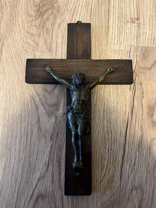Crucifixo em Bronze de parede.