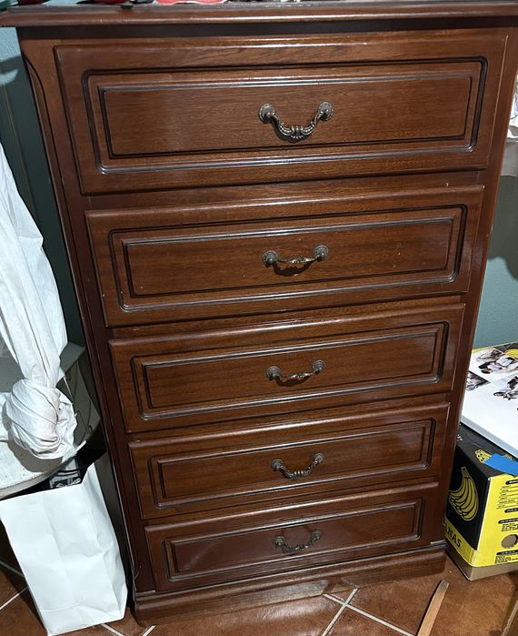 Mesa de cabeceira + cómoda antigas