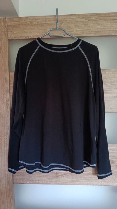 Longsleeve z białymi przeszyciami