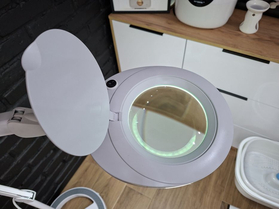 Lampa lupa Elegante ze statywem