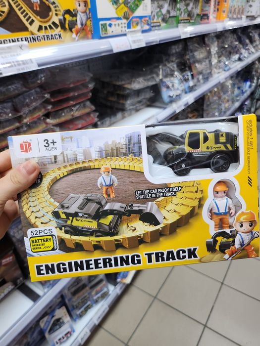 Nowy tor wyścigowy z sutkiem dla chłopca