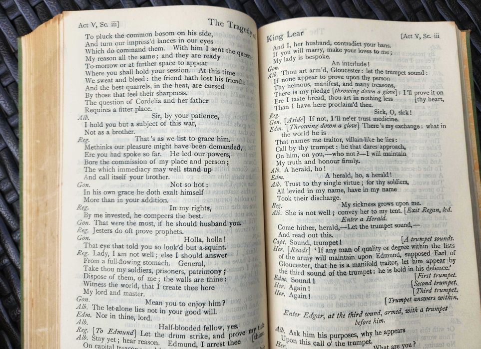 William Shakespeare-2 Livros Tragédias e Comédias