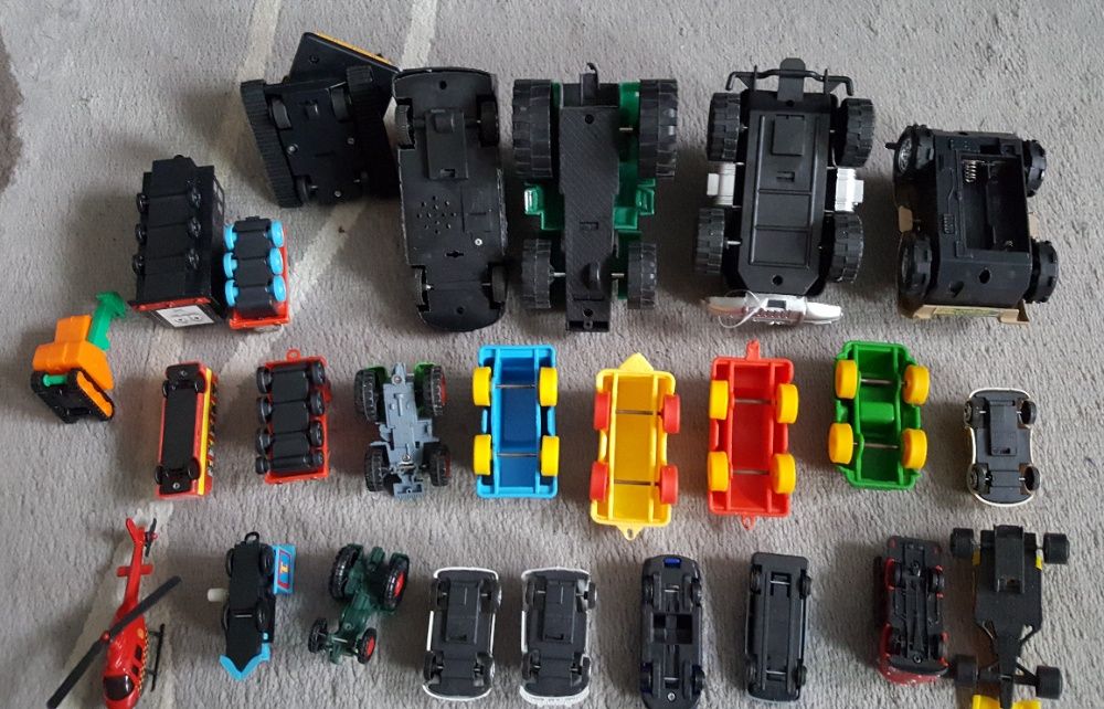 Auta, ciuchcia, czołg, F1, helikopter 25 szt.