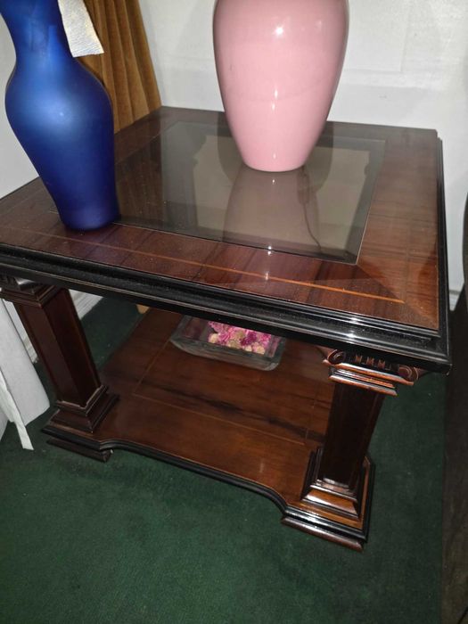 Conjunto de Mesas de Sala em Madeira e Vidro (Mesa de Centro + 2 Apoio)