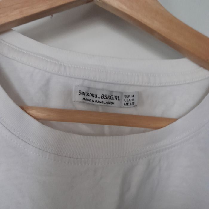 T-Shirt branca com estampa colorida de pêssego, Bershka