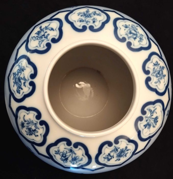 Jarra, pote com tampa,  porcelain art Vista Alegre 1980/92