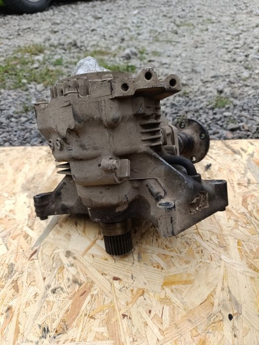 Роздатка КПП 2.0 2.5 QR20DE QR25DE Nissan X-trail t30