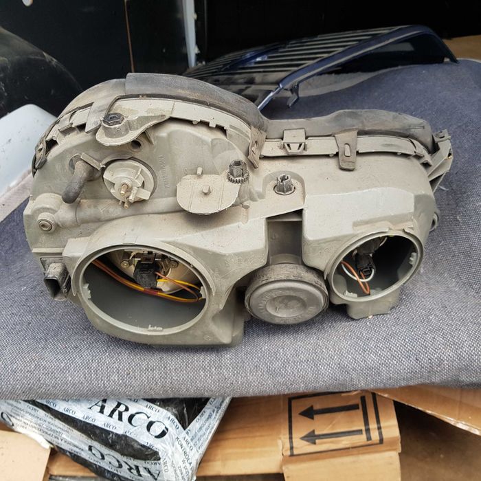 lampa przód Mercedes E klasa W210