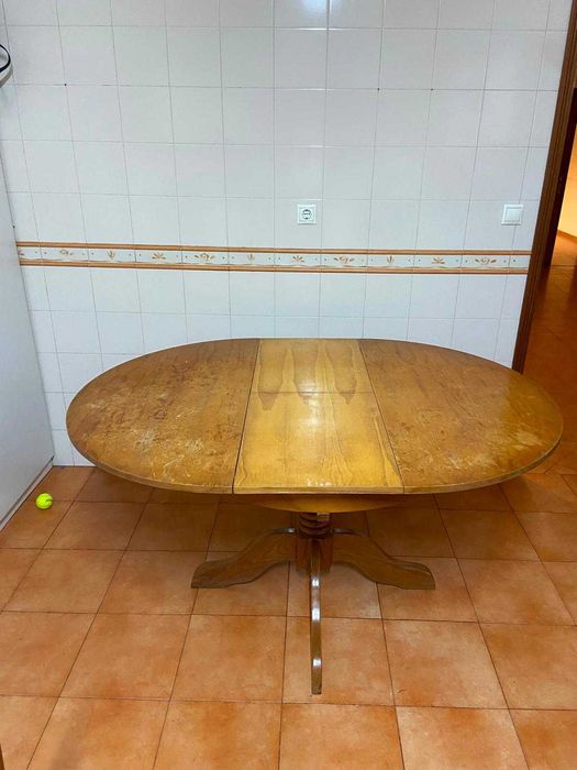 Mesa de Jantar Extensível em Madeira