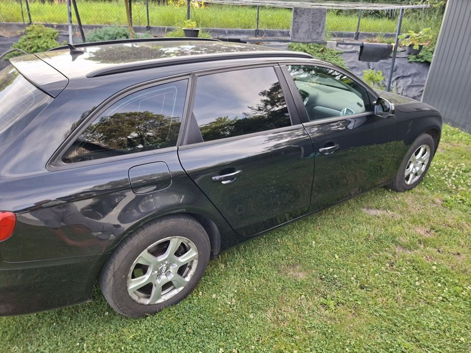 Audi  A 4 B8  kombi 2.0tdi  2010 r modelowo 2011