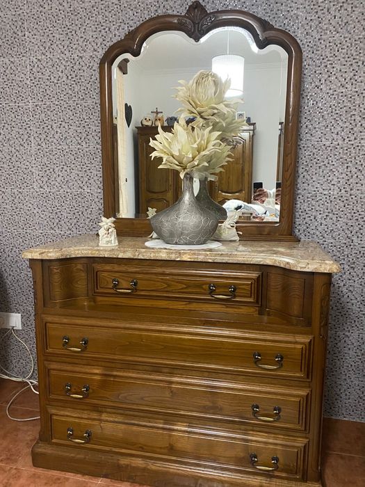 Cama / Cómoda / Mesinhas