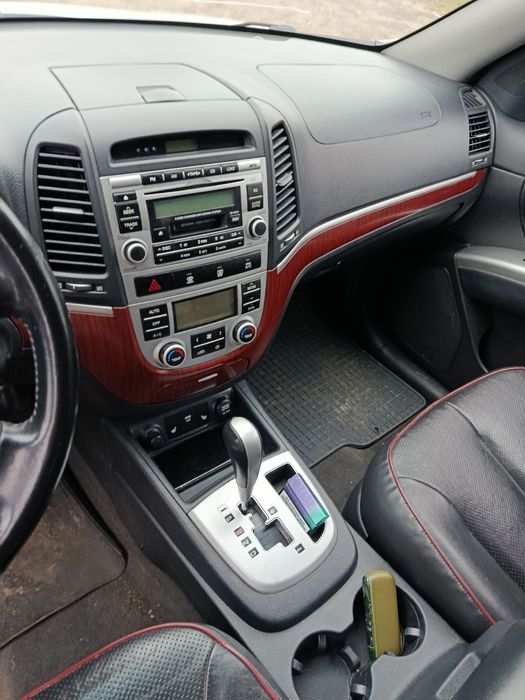 Продається Hyundai Santa FE надійне, обслужена сімейне авто.