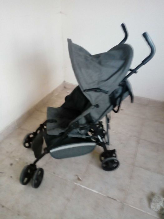 Objectos para bebe, cadeiras de refeição e auto transporte e carrinho de bebe,