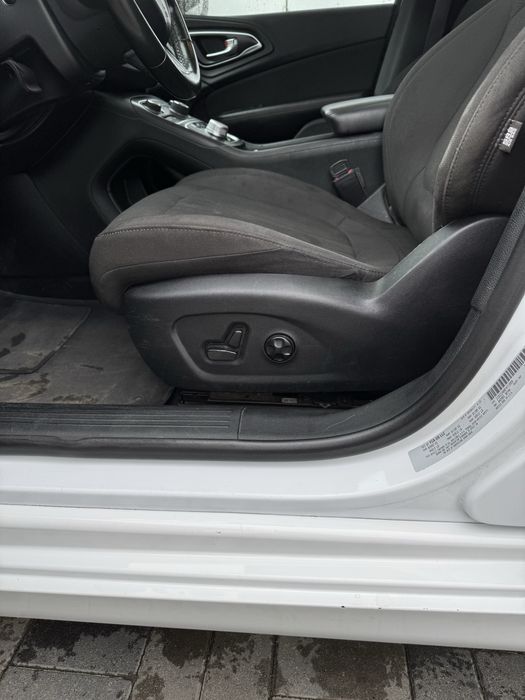 Продам Chrysler 200 2015 рік 2.4і