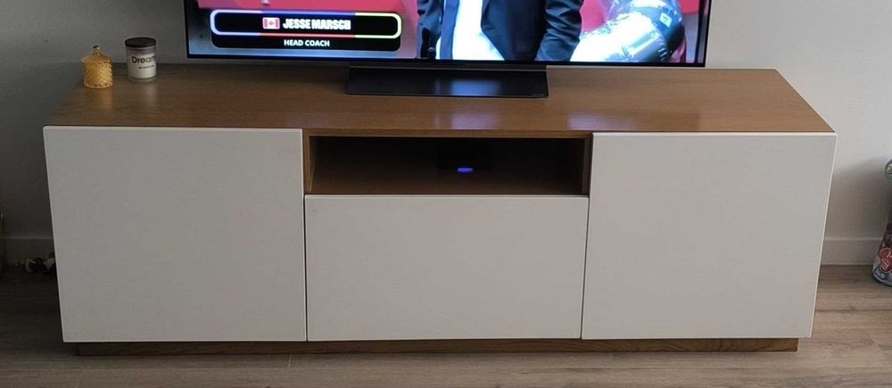 Móvel de TV em madeira