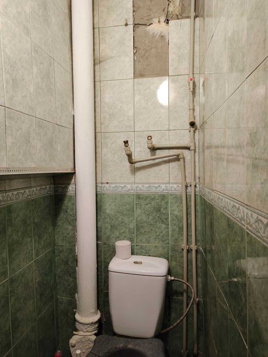 Продам 5-ком квартиру 170 м2, ул. Дмитриевская, 2 этаж, жилое сост, можно под офис)